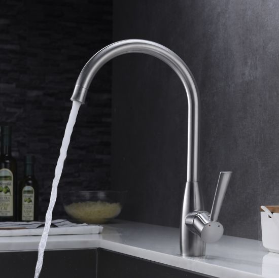 Grifo de cocina de dos funciones con grifería Stream y Jet Modes